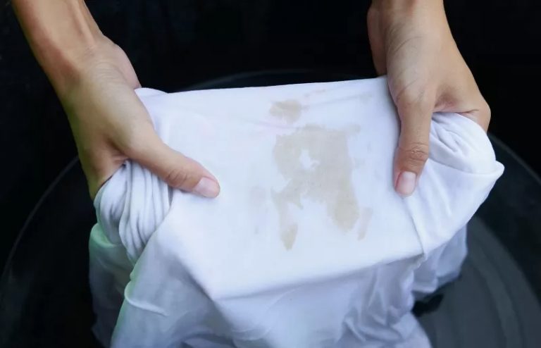 Cómo Quitar Manchas Difíciles de Tu Ropa